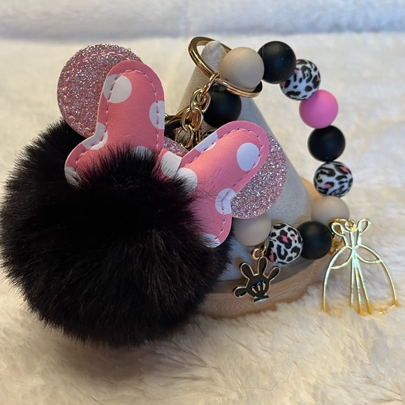 🎀Minnie Mouse Keychain Wristlet. 
Silicone beaded bracelet with black Pom Pom. - Picture 2 of 6